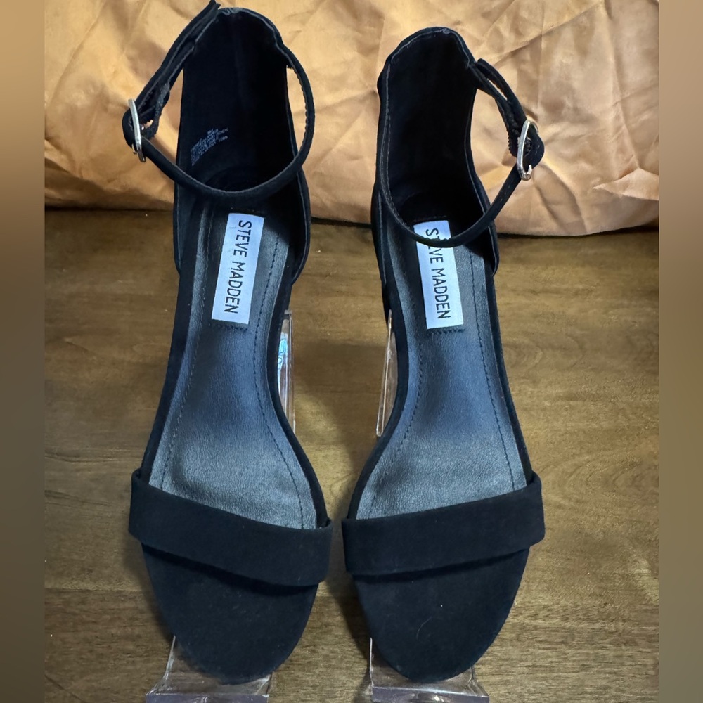 #1505 STEVE MADDEN Suede Ankle Strap Sandals.